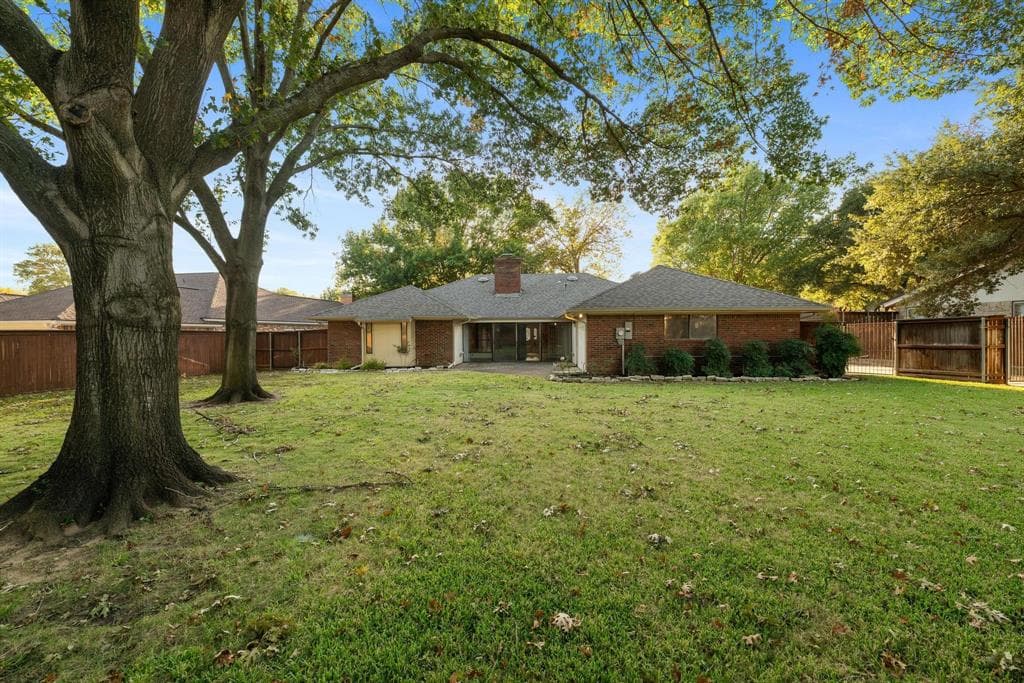 4605 Brentgate Court, Arlington TX 76017 - Photo 4