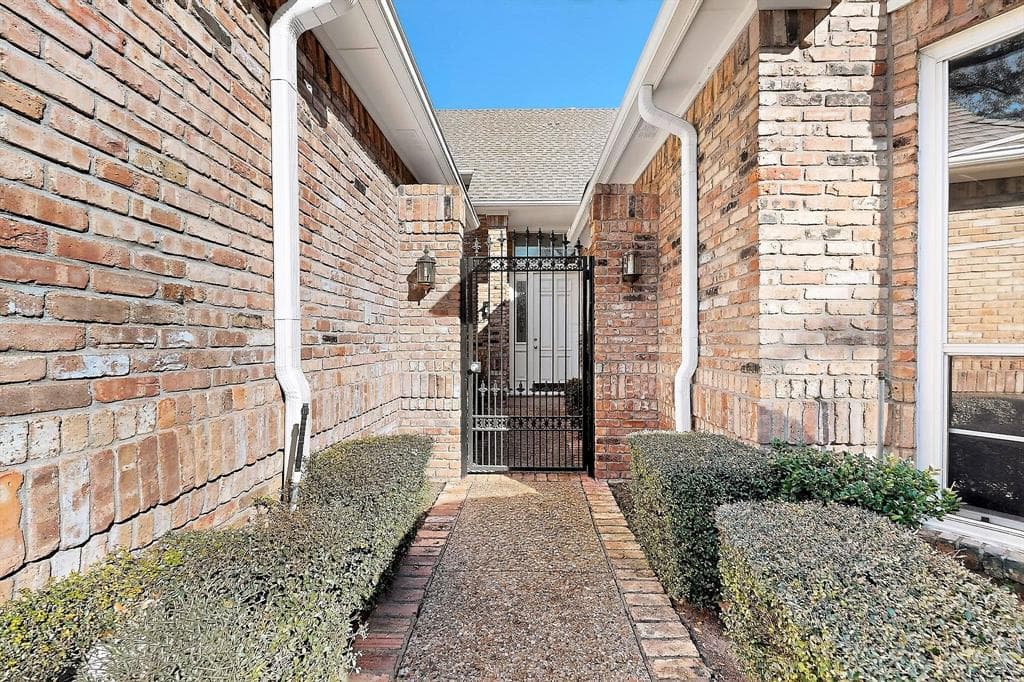 17308 Village Lane, Dallas TX 75248 - Photo 3