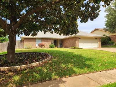 221 Lansford Drive, Benbrook TX 76126