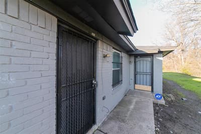 3844 Waldorf Street, Fort Worth TX 76119 - Photo 2