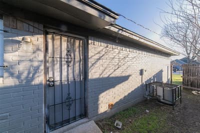 3844 Waldorf Street, Fort Worth TX 76119 - Photo 5
