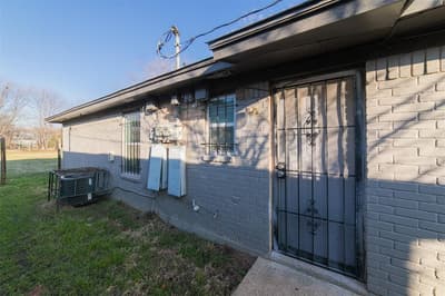 3844 Waldorf Street, Fort Worth TX 76119 - Photo 4