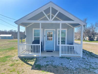 204 W Riley Street, Bowie TX 76230