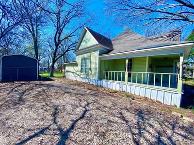 909 W 10th Street, Bonham TX 75418 - Photo 2