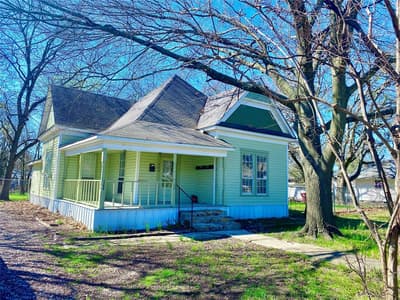 909 W 10th Street, Bonham TX 75418