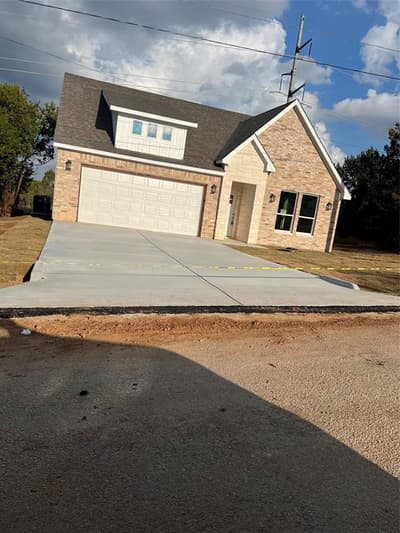 5829 Black Pine Circle, Granbury TX 76048