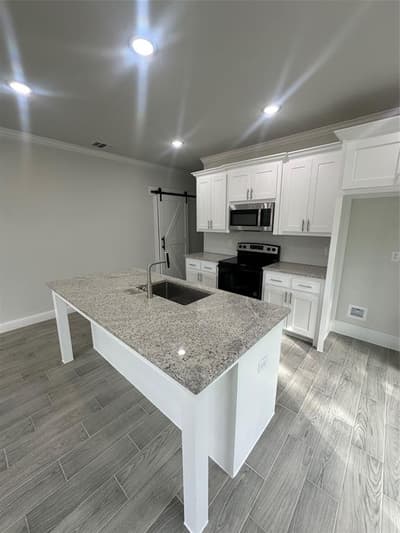 5829 Black Pine Circle, Granbury TX 76048 - Photo 5