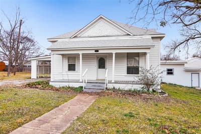 404 N Blanton, Whitewright TX 75491