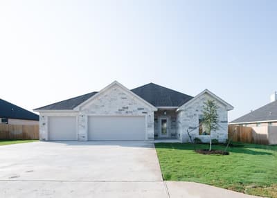 816 Secretariat Drive, Hewitt TX 76643
