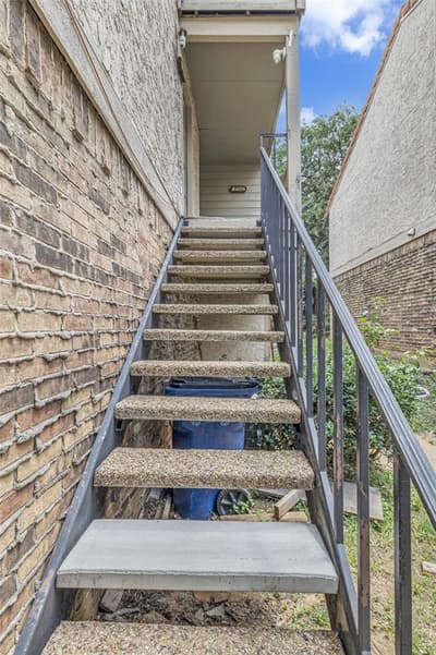 6040 Stoneybrook Drive, Fort Worth TX 76112 - Photo 4