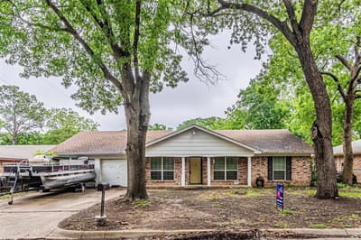 2525 Warren Lane, Fort Worth TX 76112