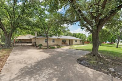 631 N Robinson Drive, Robinson TX 76706