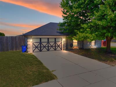 926 Morgan Drive, Burleson TX 76028