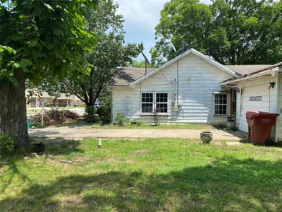 815/811/817 W 12th Street # 815, Bonham TX 75418 - Photo 3