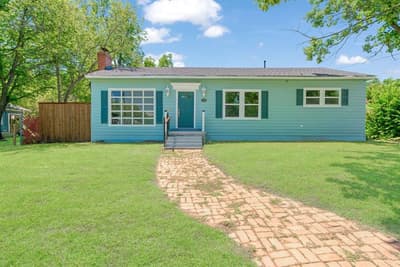 1100 Pine Bluff, Paris TX 75460