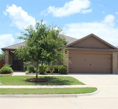 624 Yarborough Street, Crowley TX 76036 - Photo 2