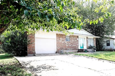 421 E Wilbarger Street, Bowie TX 76230 - Photo 2