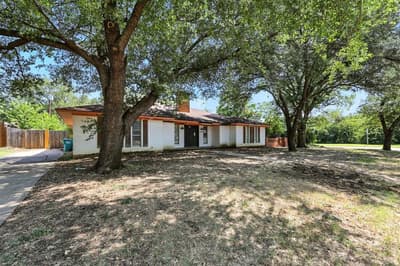 2304 Royal Acres Drive, Denton TX 76209 - Photo 2