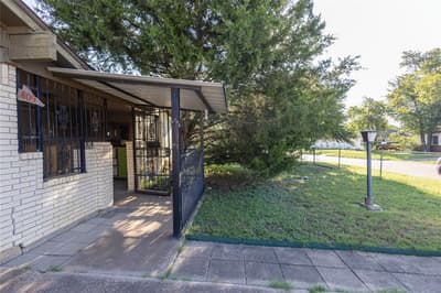 809 Lomo Street, Fort Worth TX 76110 - Photo 3