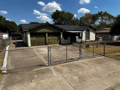 809 Lomo Street, Fort Worth TX 76110