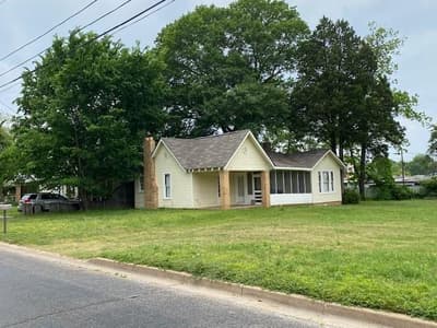 302 W College Street, Athens TX 75751