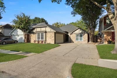 5624 Fox Hunt Drive, Arlington TX 76017 - Photo 2