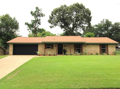 818 E Clinton, Athens TX 75751