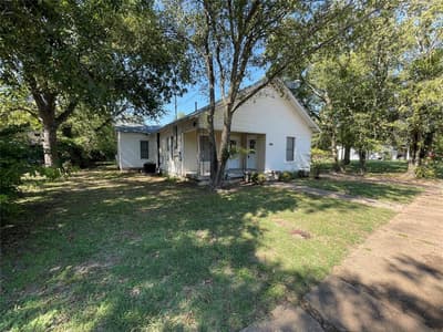 800 Jefferson Street, Bowie TX 76230 - Photo 2
