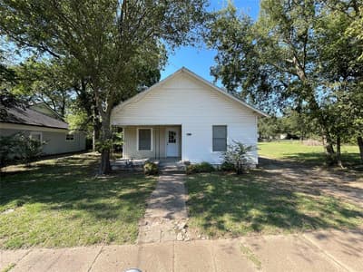 800 Jefferson Street, Bowie TX 76230
