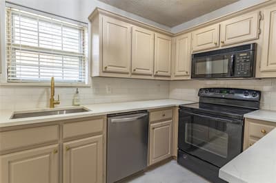 8518 Bridgewater Drive, Rowlett TX 75088 - Photo 5