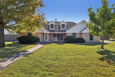 1377 Lone Star Boulevard, Talty TX 75160