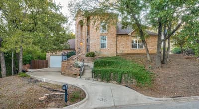 1805 Old Oak Drive, Arlington TX 76012 - Photo 2