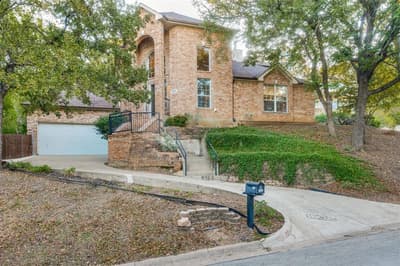 1805 Old Oak Drive, Arlington TX 76012