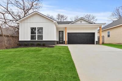 919 W Day Street, Denison TX 75020 - Photo 2