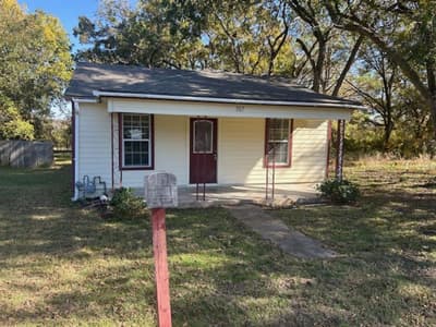 307 S Jernigan Street, Bells TX 75414