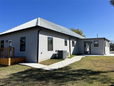 724 Franklin, Bellevue TX 76228 - Photo 4