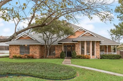 420 E Coachlight Trail, Rockwall TX 75087