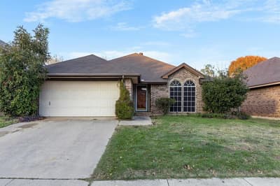 8729 Sabinas Trail, Fort Worth TX 76118