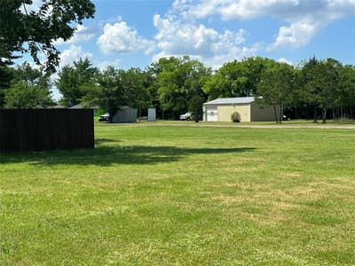 129 Saint Michaels Drive, Trinidad TX 75163 - Photo 2