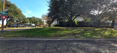5800 Mount Rockwood Circle, Waco TX 76710 - Photo 2