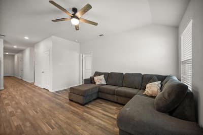 909 Avagail Avenue, Springtown TX 76082 - Photo 5