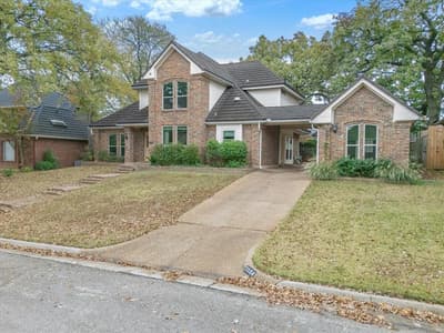 2004 Misty Creek Drive, Arlington TX 76017 - Photo 2
