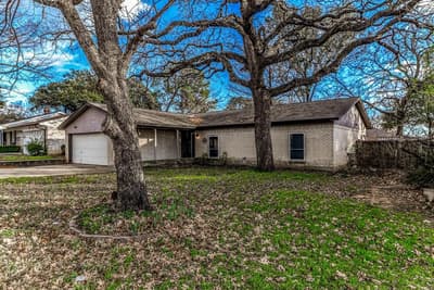 2108 Warwick Drive, Arlington TX 76015