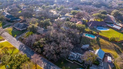 305 Cedar Creek Court, Fort Worth TX 76103
