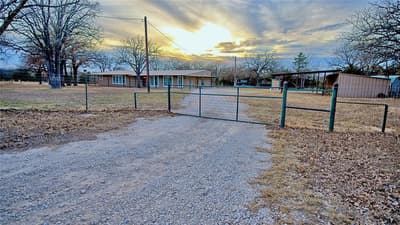 584 W Alamo Road, Bowie TX 76230 - Photo 2