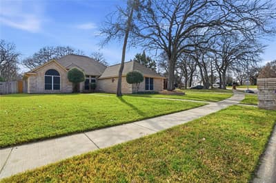 1312 Crows Nest Court, Azle TX 76020 - Photo 4