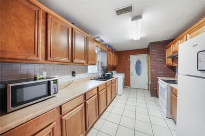 3906 Henderson Street, Greenville TX 75401 - Photo 3