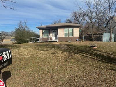 631 W Walker Street, Denison TX 75020 - Photo 2