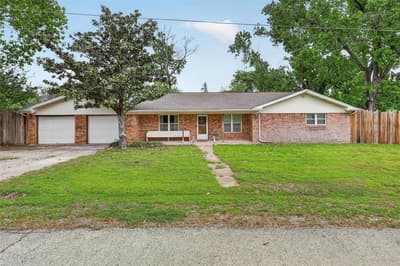 702 El Camino Real, Chico TX 76431