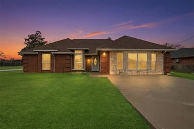 3917 Country Meadows Circle, Granbury TX 76049 - Photo 2